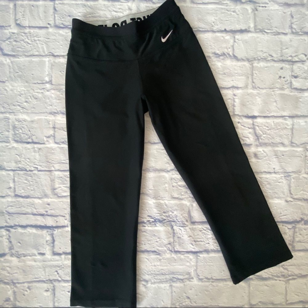 Nike Black Wide Leg Capri Crop Yoga Athletic Pant Leggings Size XS